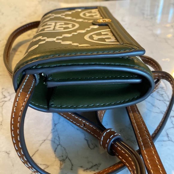 Tory Burch T Monogram NWOT Crossbody Wallet - Picture 8 of 9